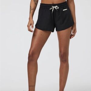 Vuori Clementine Women's Black Athletic Shorts Small